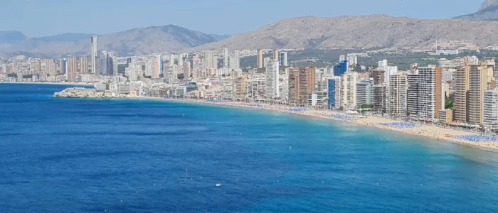Vista del mar Mediterráneo desde Benidorm