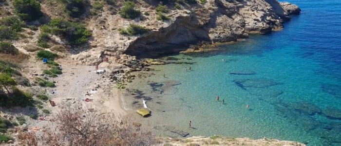 Pequeña cala escondida en Benidorm