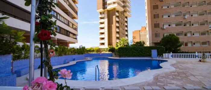 Piscina comunitaria del edificio Trinisol 2